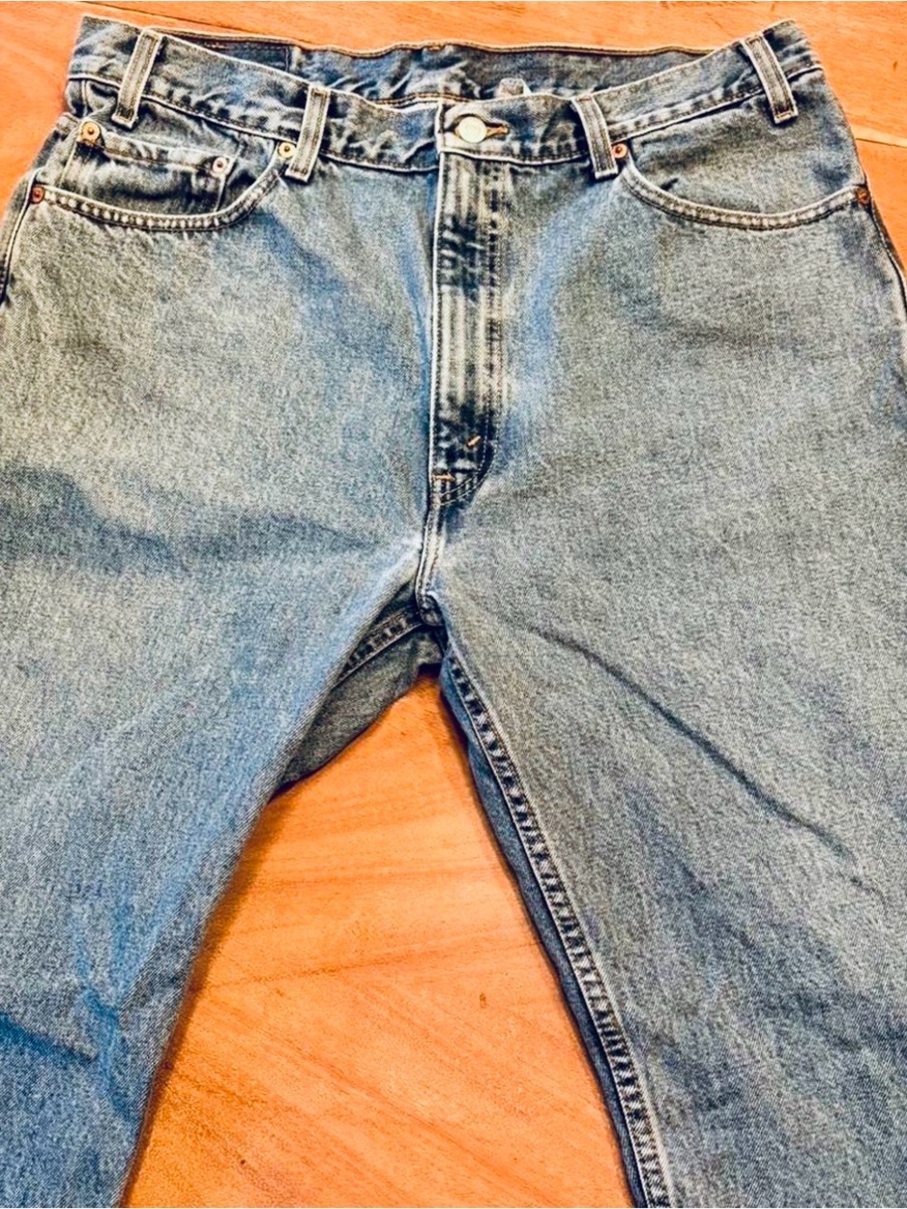 Vintage Levi's straight-leg 505 denim jeans!  Excellent Condition.
